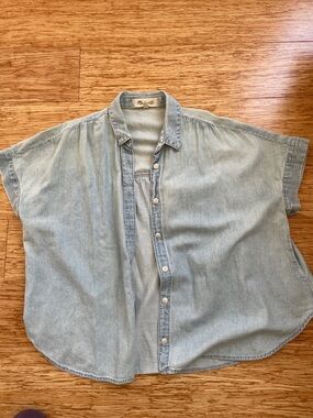 Light Wash Denim Button-Front Top madewell hilltop